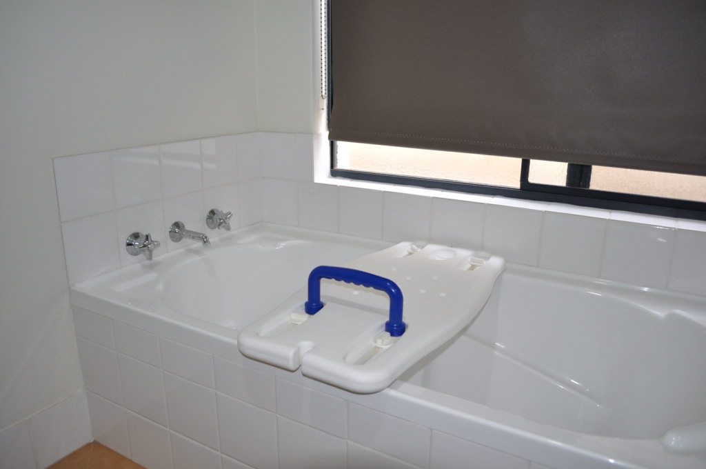 BATH BOARD ADJUSTABLE 450MM-710MM