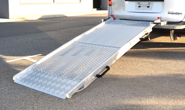 RAMP VAN REAR MOUNTED